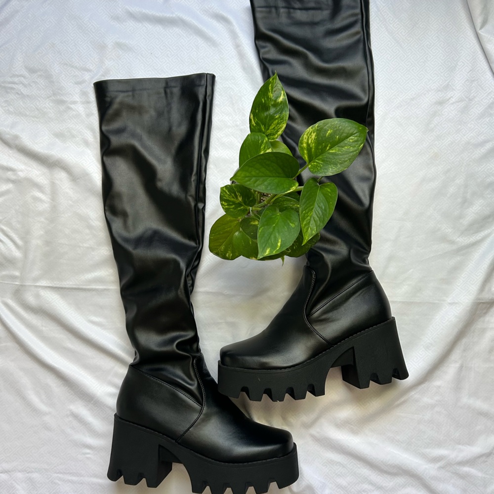 NWOT Black thigh high platform boots size 41